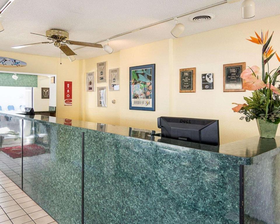 Ocean 27 reception desk