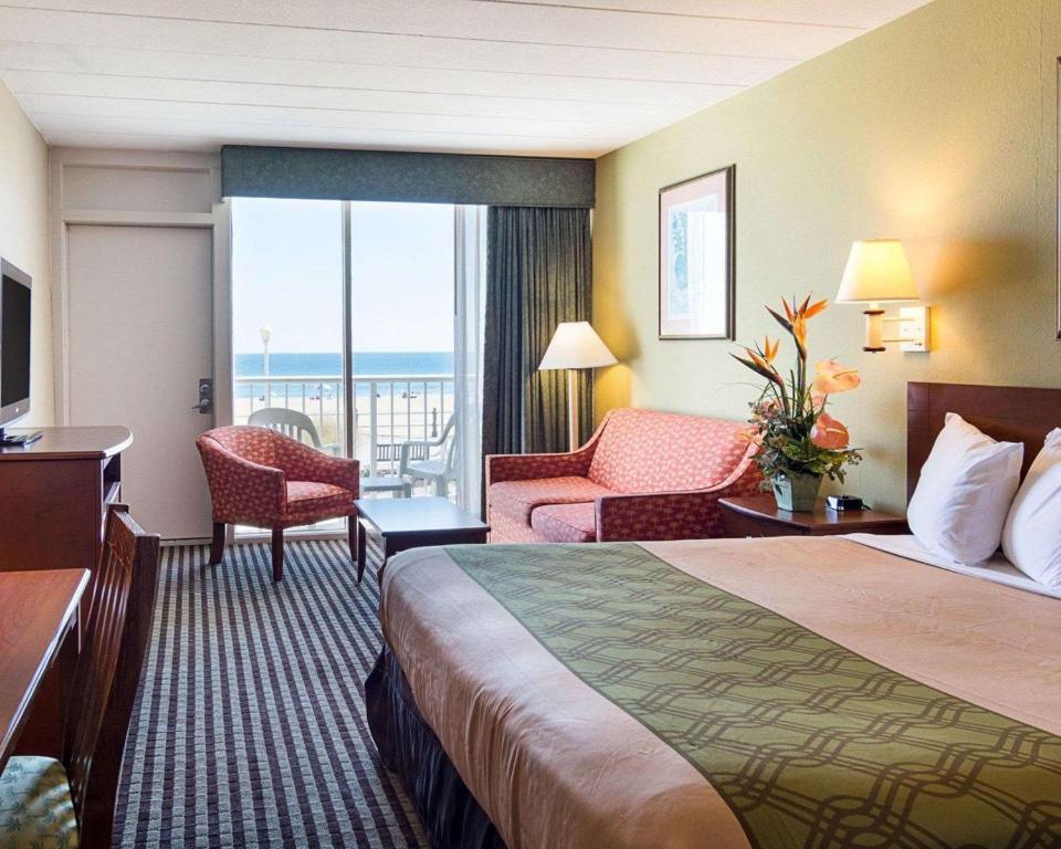King room with sitting area and balcony ocean view